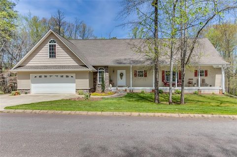 201 Fairforest Way