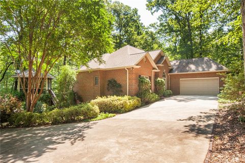 112 S Oak Pointe Drive sold home in South Oak Point, Seneca, SC