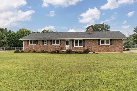 324 Pioneer Lane
