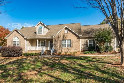 106 Lillie Marie sold home in Mountain Lake Estates Ii, Piedmont, SC