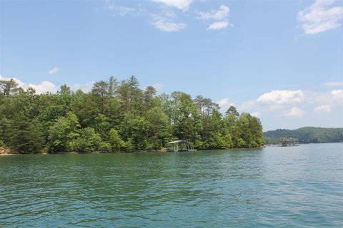 104 S Coves Drive Camp Jocassee Pointe sold home in Camp Jocassee Pointe, Salem, SC