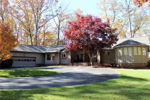 105 Graymoss Lane