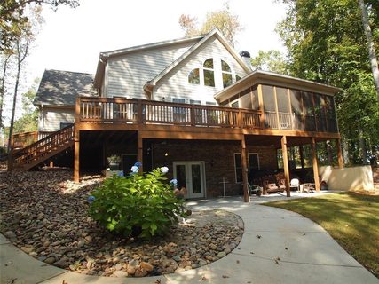 202 Robinhood Road