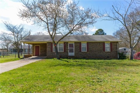 502 Chauga Drive