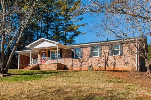 112 Arrowood Circle