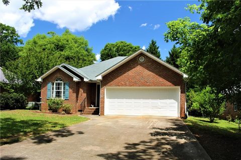103 Woodbridge Circle