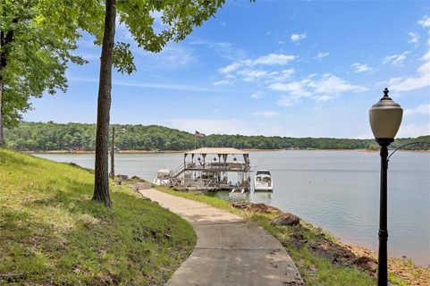 300 Royal Oaks Drive sold home in Royal Oak Shores, Anderson, SC