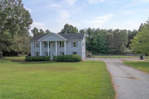 104 Clairewood Circle