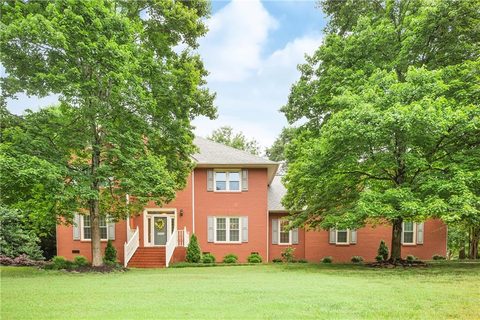 305 Oakmont Drive