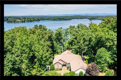 304 Falling Leaf Court sold home in Mountain View Pointe, Seneca, SC