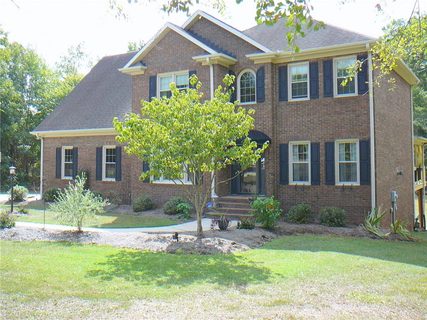 610 Pinehollow Drive