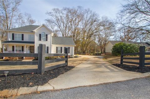 105 Coachman Court