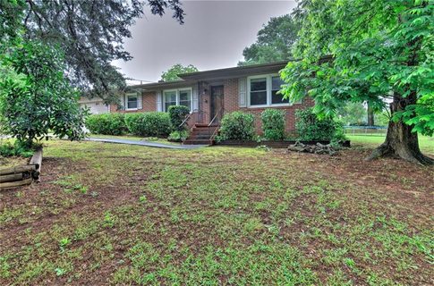 205 Fernwood Circle