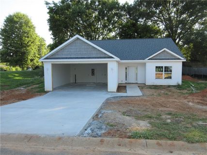 101 Ashwood Lane