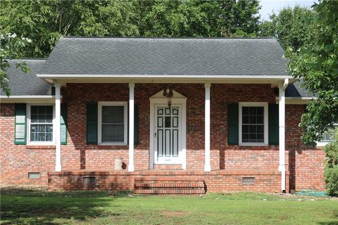 105 Pine Needle Trail