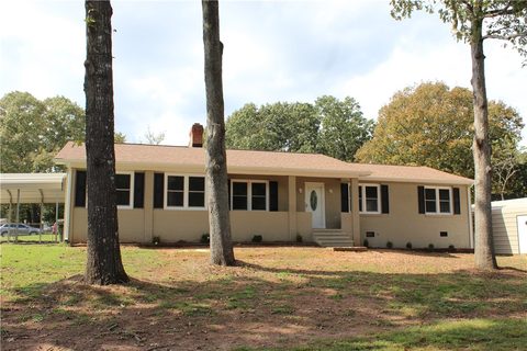 2701 Dellwood Lane