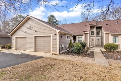 1402 Leeward Road