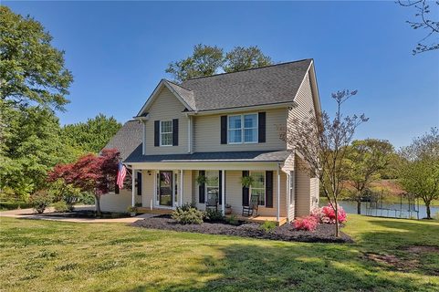 1136 Moorehead Place sold home in Century Hills, Pendleton, SC