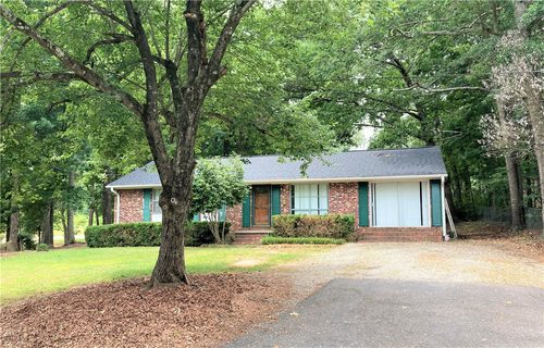 703 Woodland Drive