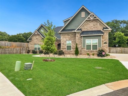 321 Crestgate Way