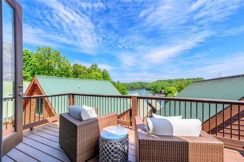 111 Knots Lane sold home in Knots Landing, Six Mile, SC
