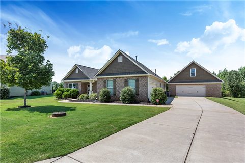1011 Hillcrest Court