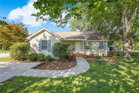 4033 Brookfield Drive sold home in Enchanted Hills, Seneca, SC