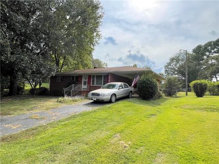 2081 Sunset Drive sold home in Enchanted Hills, Seneca, SC